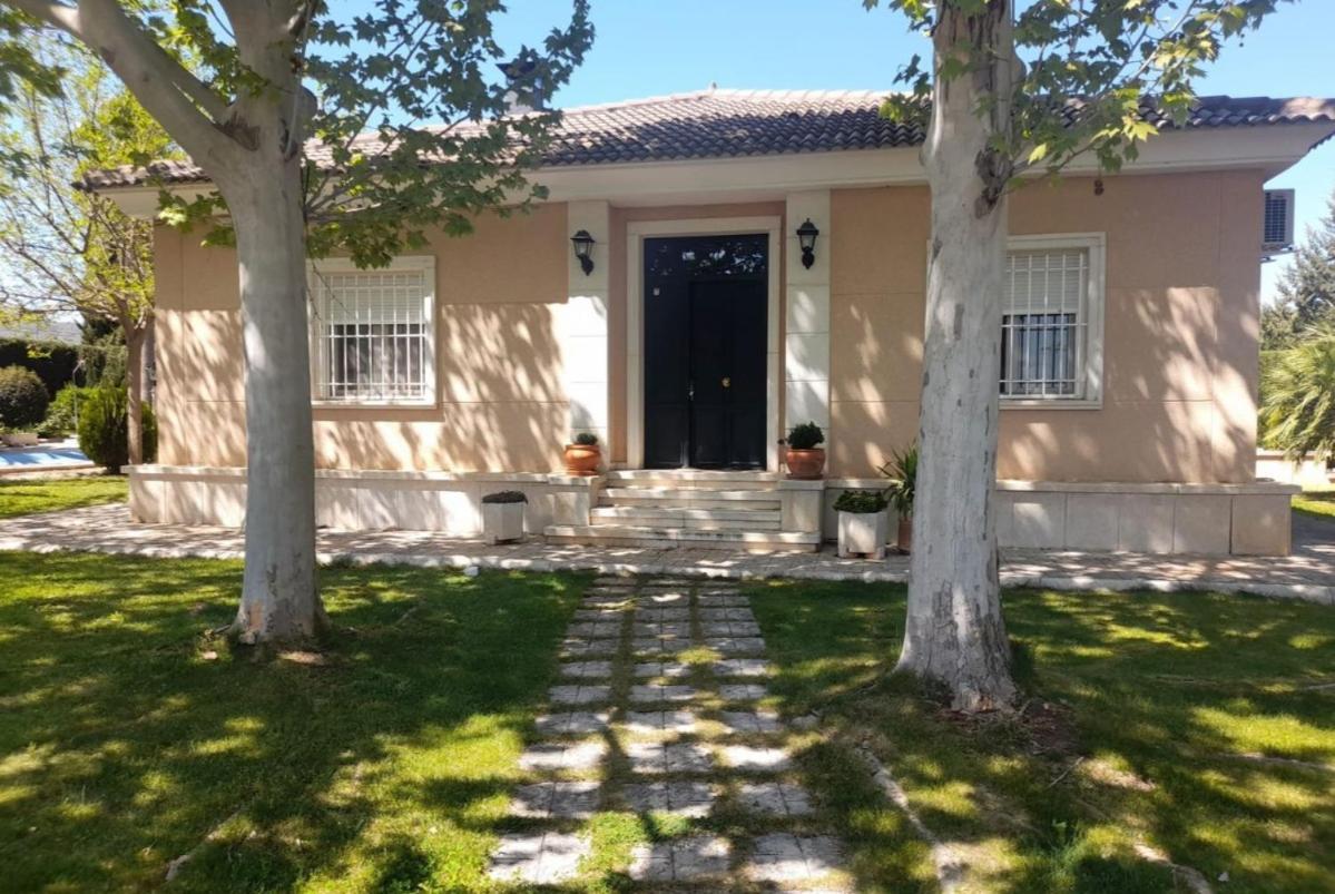 Con Amplios Espacios, Piscina Y Garaje Malaga